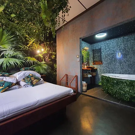 Tropicana Jacuzzi
